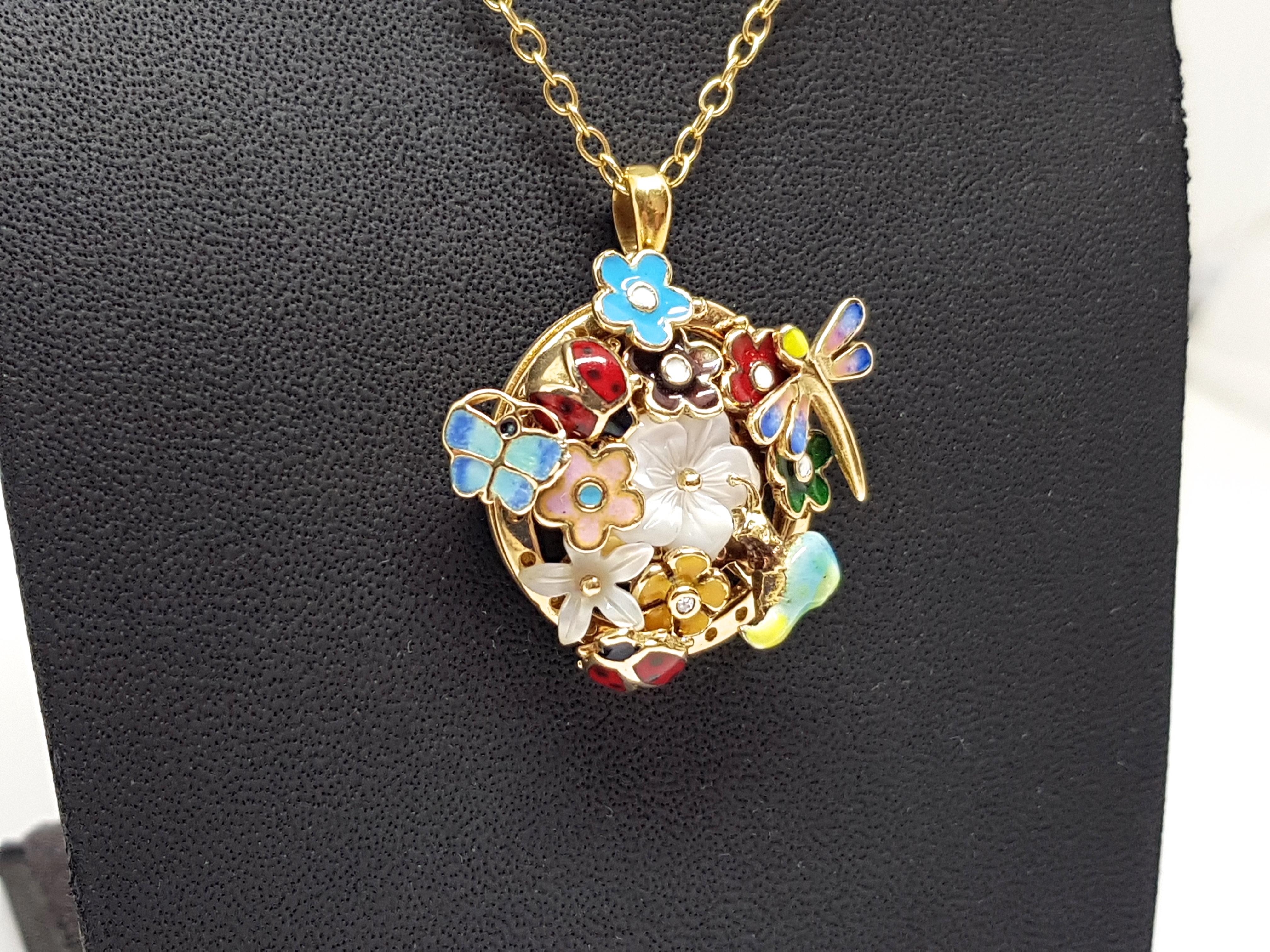 Round Cut Yellow Gold Necklace Mother of Pearl Diamond Multi-Color Enamel Pendant For Sale