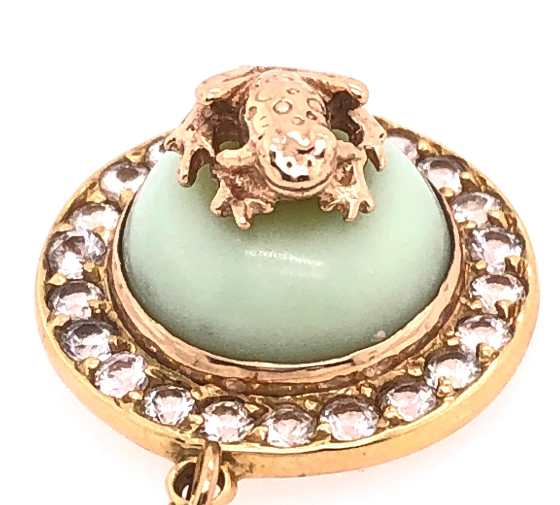 Collier en or jaune avec pendentif incrusté de diamants. Pierre centrale avec grenouille en or. 18Kt. Cette pièce provient d'une propriété de New Canaan Ct. Acheté à l'origine chez Betteridge Jewelers, Greenwich Ct. 