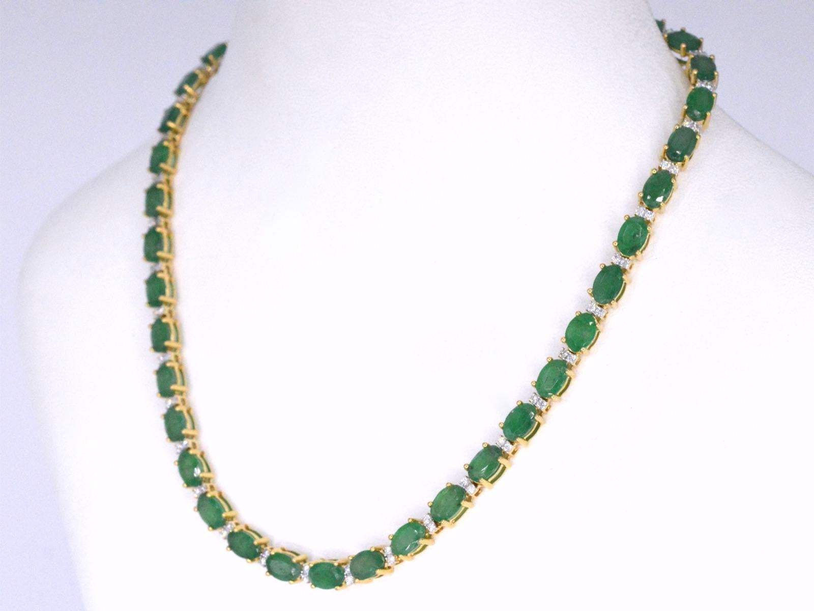 Contemporary Yellow Gold Necklace with Diamonds and Emerald For Sale