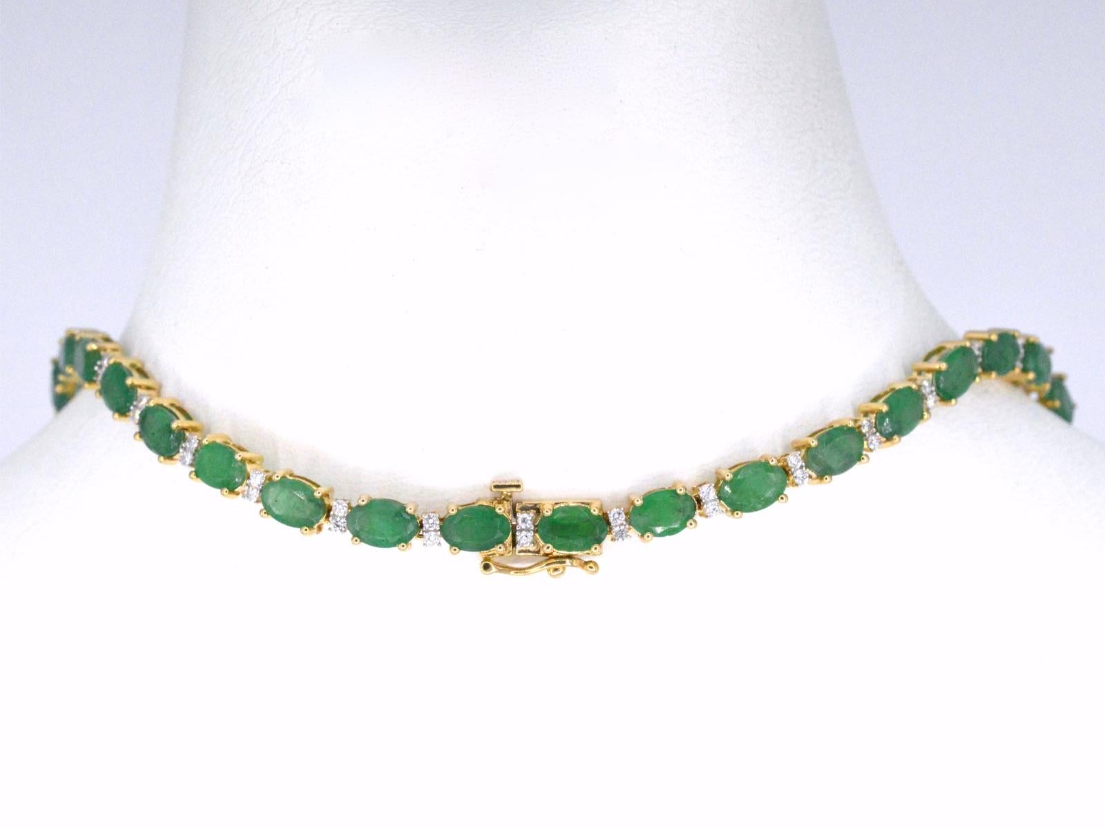 Women's Yellow Gold Necklace with Diamonds and Emerald For Sale