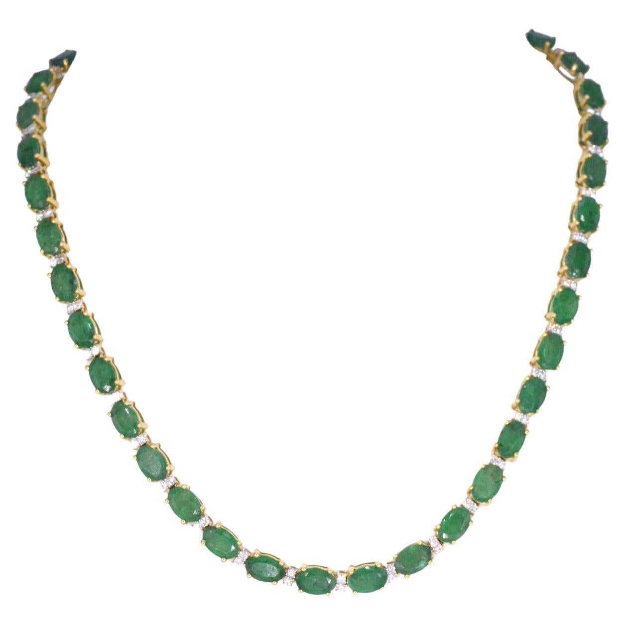 Yellow Gold Necklace with Diamonds and Emerald For Sale