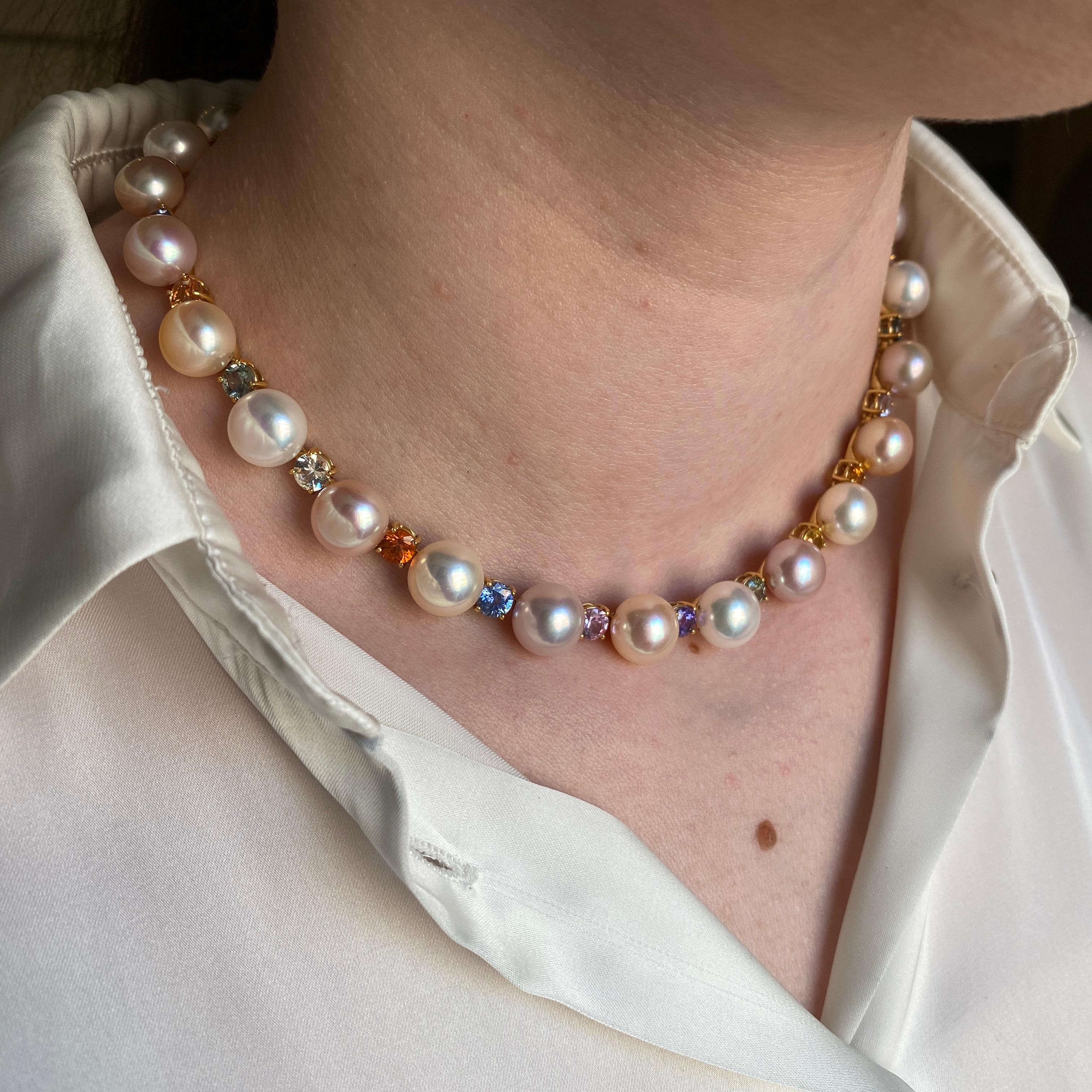 Collana in oro giallo con perle e zaffiri multicolori in vendita 2