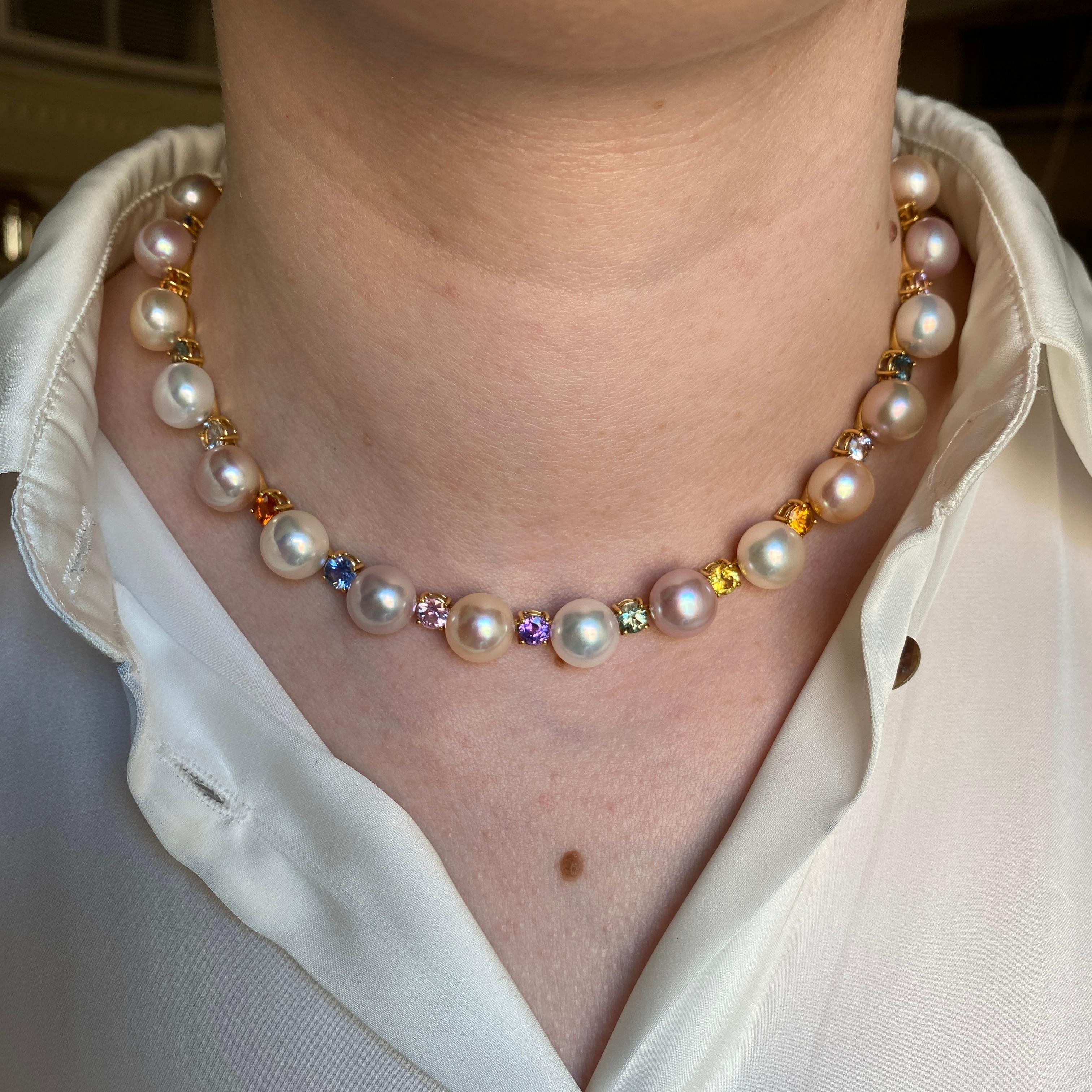 Collana in oro giallo con perle e zaffiri multicolori in vendita 3