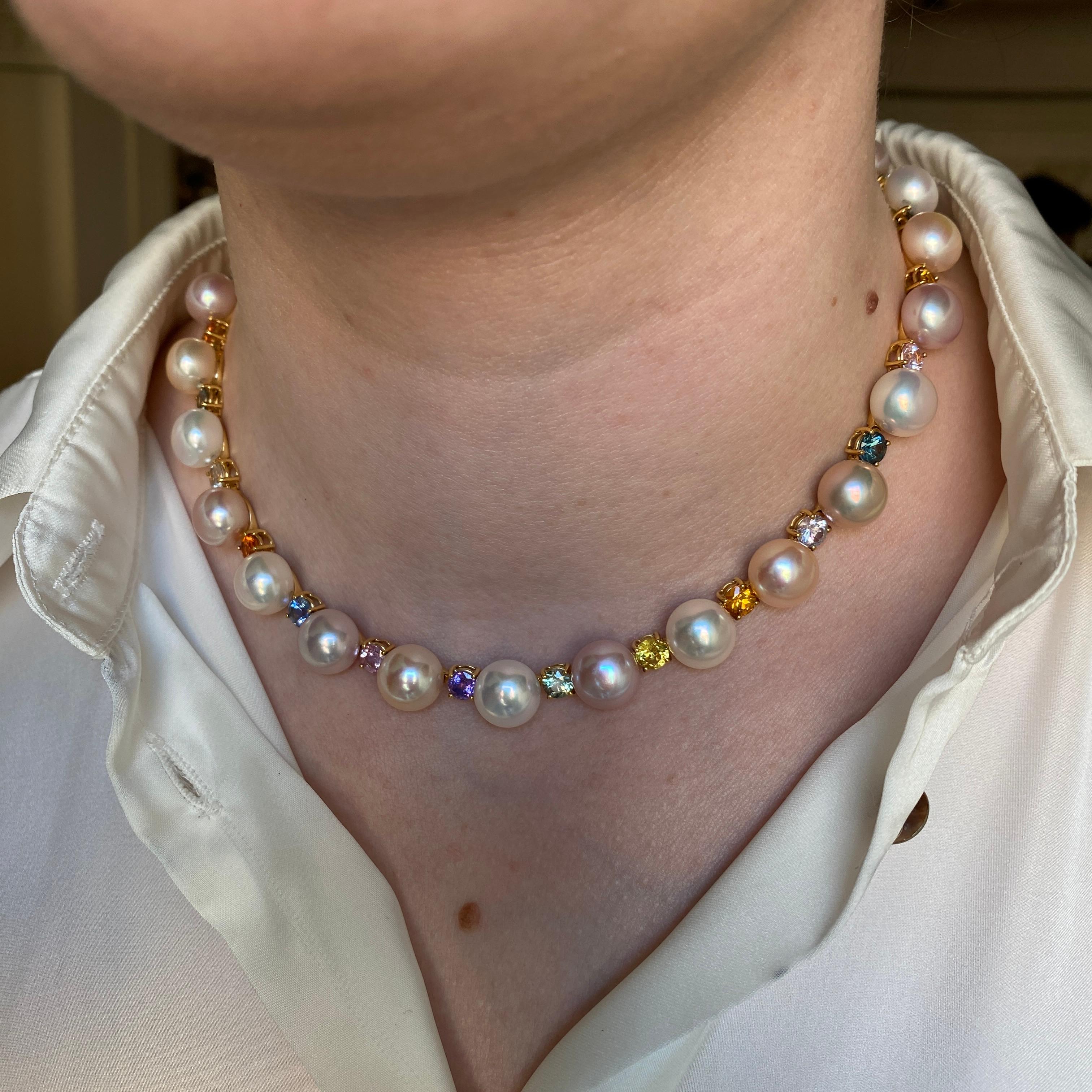Collana in oro giallo con perle e zaffiri multicolori in vendita 4