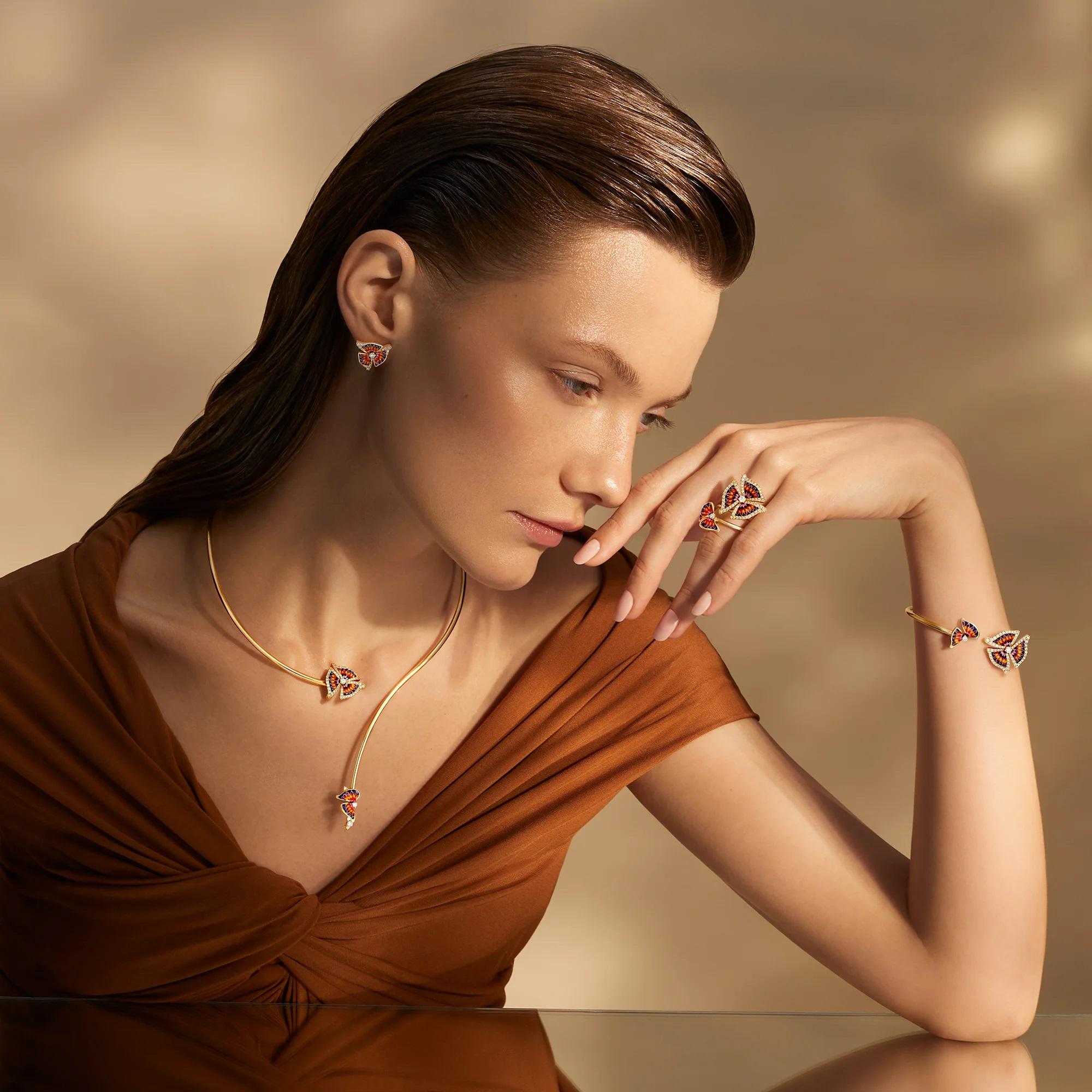 Modern Yellow Gold Necklace with White Diamonds and Hand Decorated Micromosaic For Sale