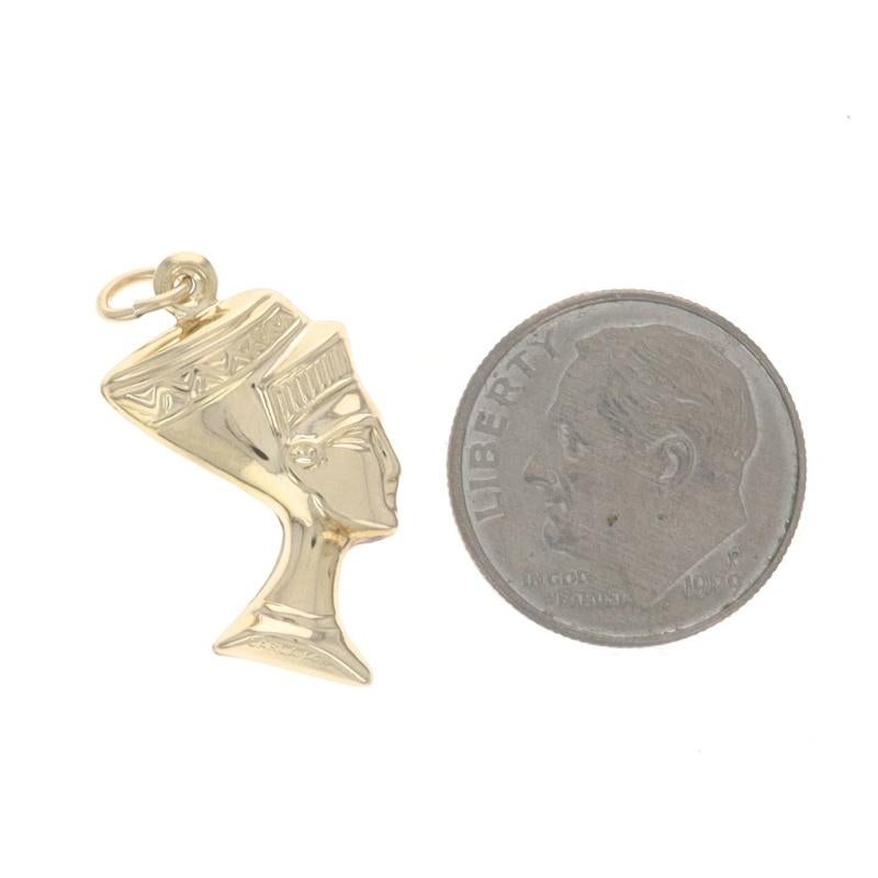 Charm Nefertiti in oro giallo 14k Dea Egiziana In condizioni ottime in vendita a Greensboro, NC