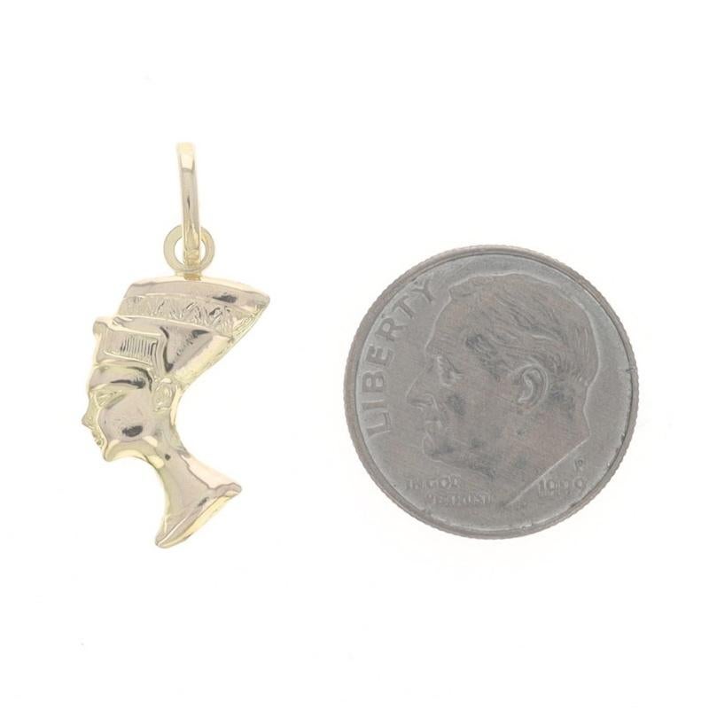 Donna Yellow Gold Nefrertiti Pendant - 14k Egyptian Royalty in vendita