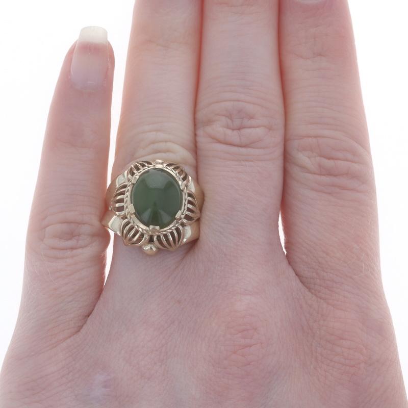 Oval Cut Yellow Gold Nephrite Jade Cocktail Solitaire Ring - 10k Oval Cabochon Flower For Sale
