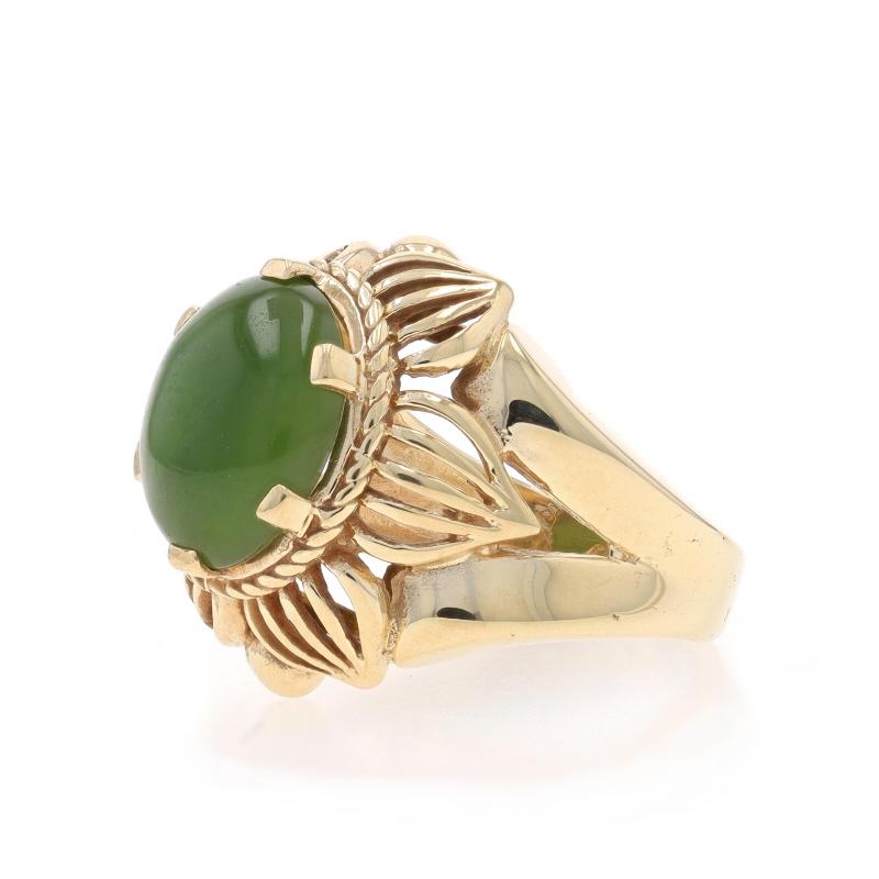 Yellow Gold Nephrite Jade Cocktail Solitaire Ring - 10k Oval Cabochon Flower In Excellent Condition For Sale In Greensboro, NC