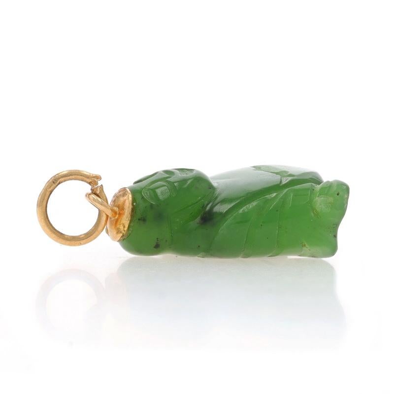 Taille mixte Pendentif Bouddha joyeux en or jaune et jade néphrite sculpté 14 carats en vente