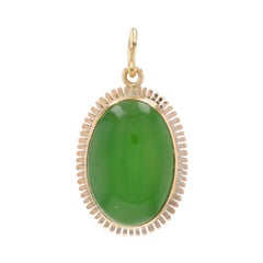 Pendentif solitaire en or jaune et jade néphrite cabochon ovale 14 carats Pendentif solitaire en or jaune et jade néphrite cabochon ovale 14 carats