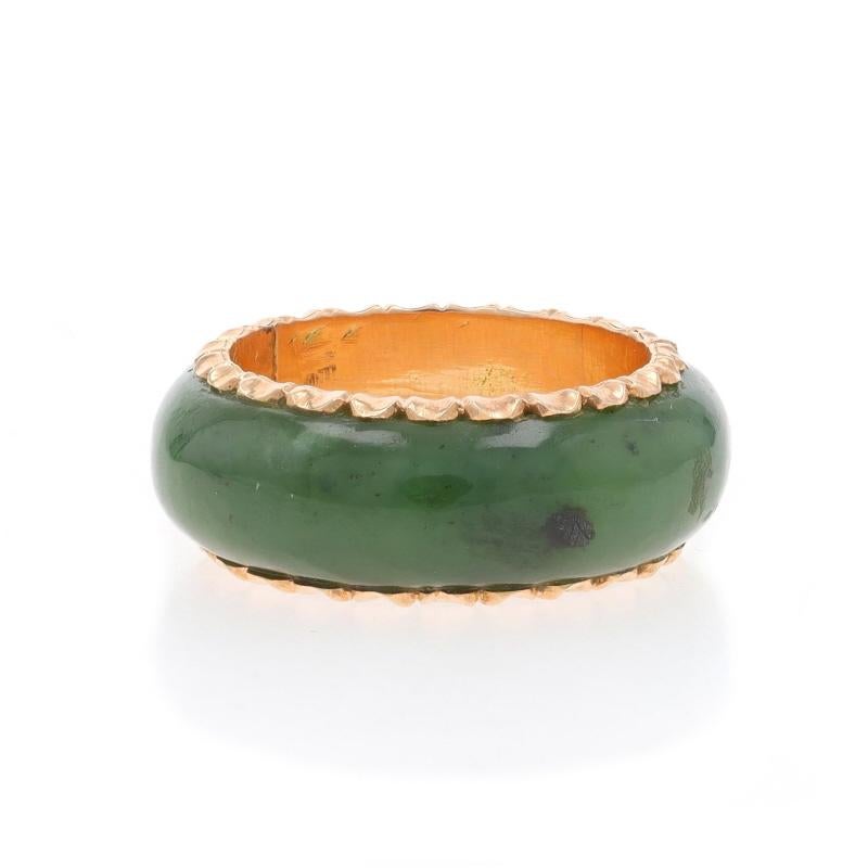 Round Cut Yellow Gold Nephrite Jade Vintage Eternity Band - 14k Scallop Ring Sz 4 1/4 For Sale
