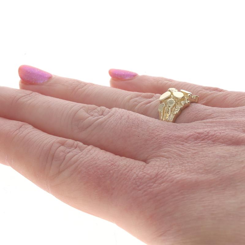 Bague fantaisie en or jaune texturée 14 carats en vente 1