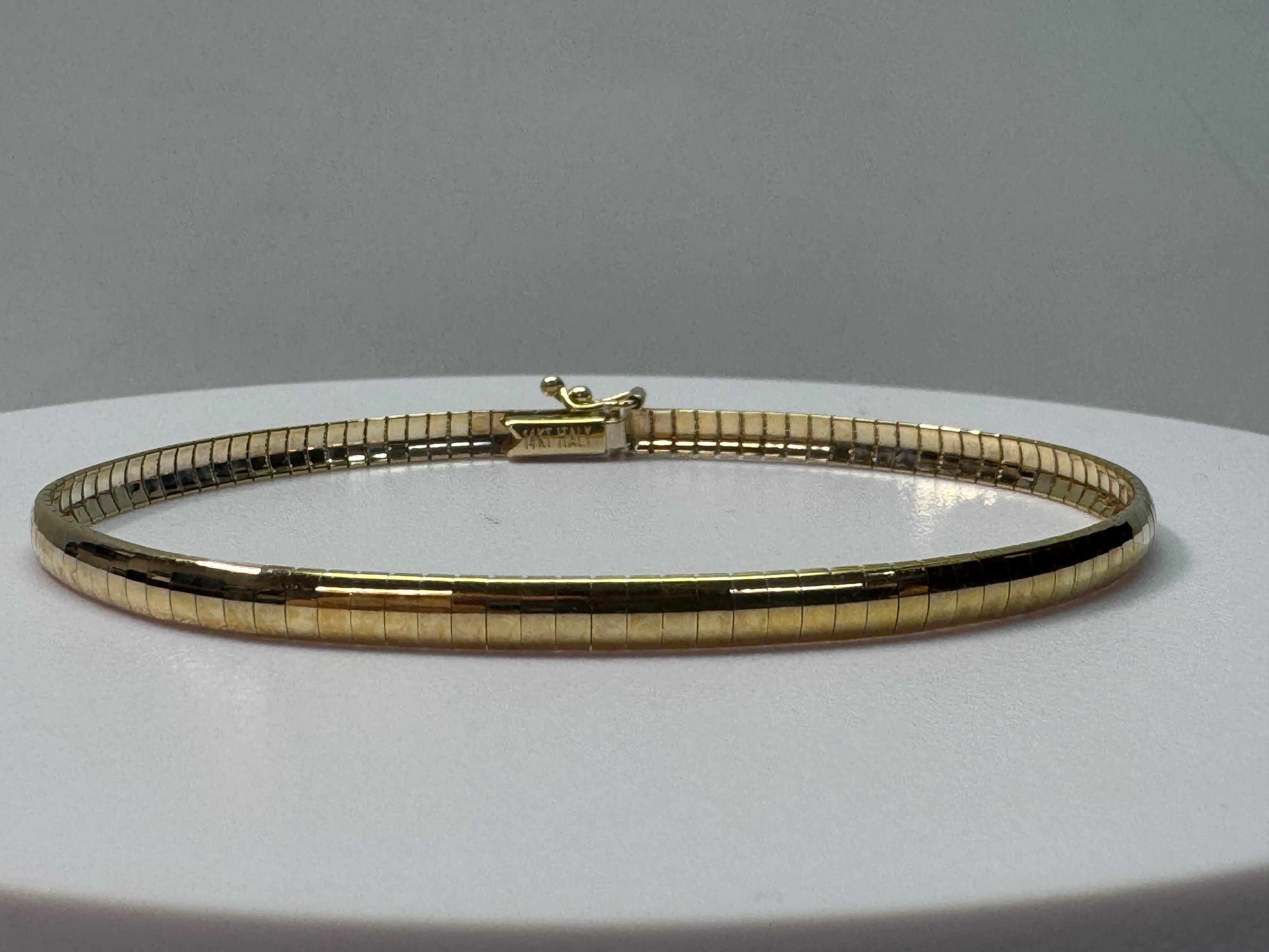 Bracelet Omega en or jaune en vente 3