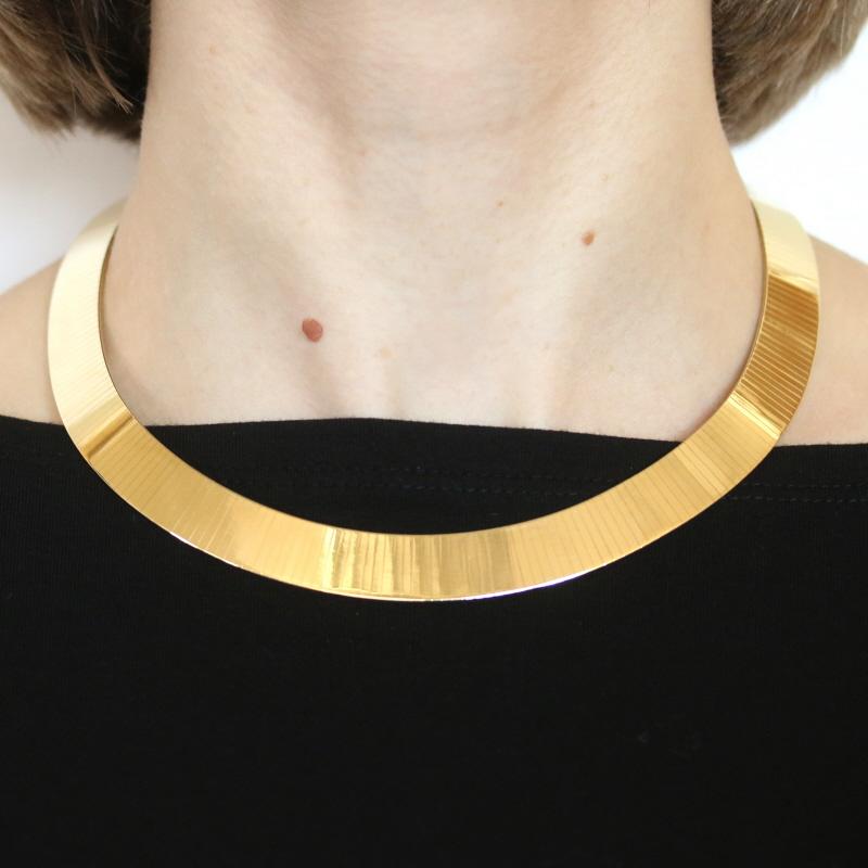 Metal Content: 14k Yellow Gold

Necklace Style: Chain Choker
Chain Style: Omega
Fastening Type: Tab Box Clasp with Side Safety Clasp

Measurements: 
Inner circumference: 15 1/4