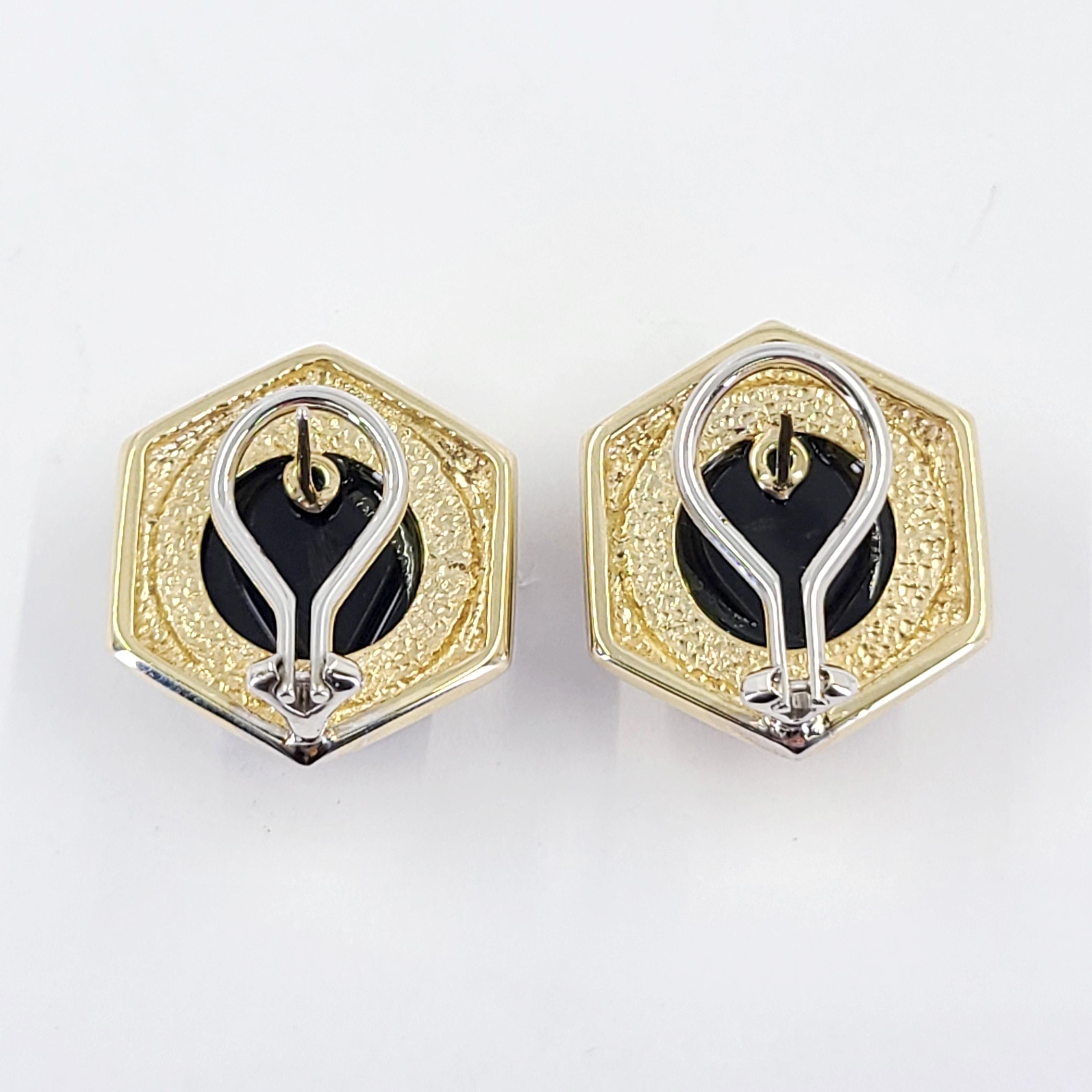Round Cut Yellow Gold Onyx Cabochon Earrings For Sale