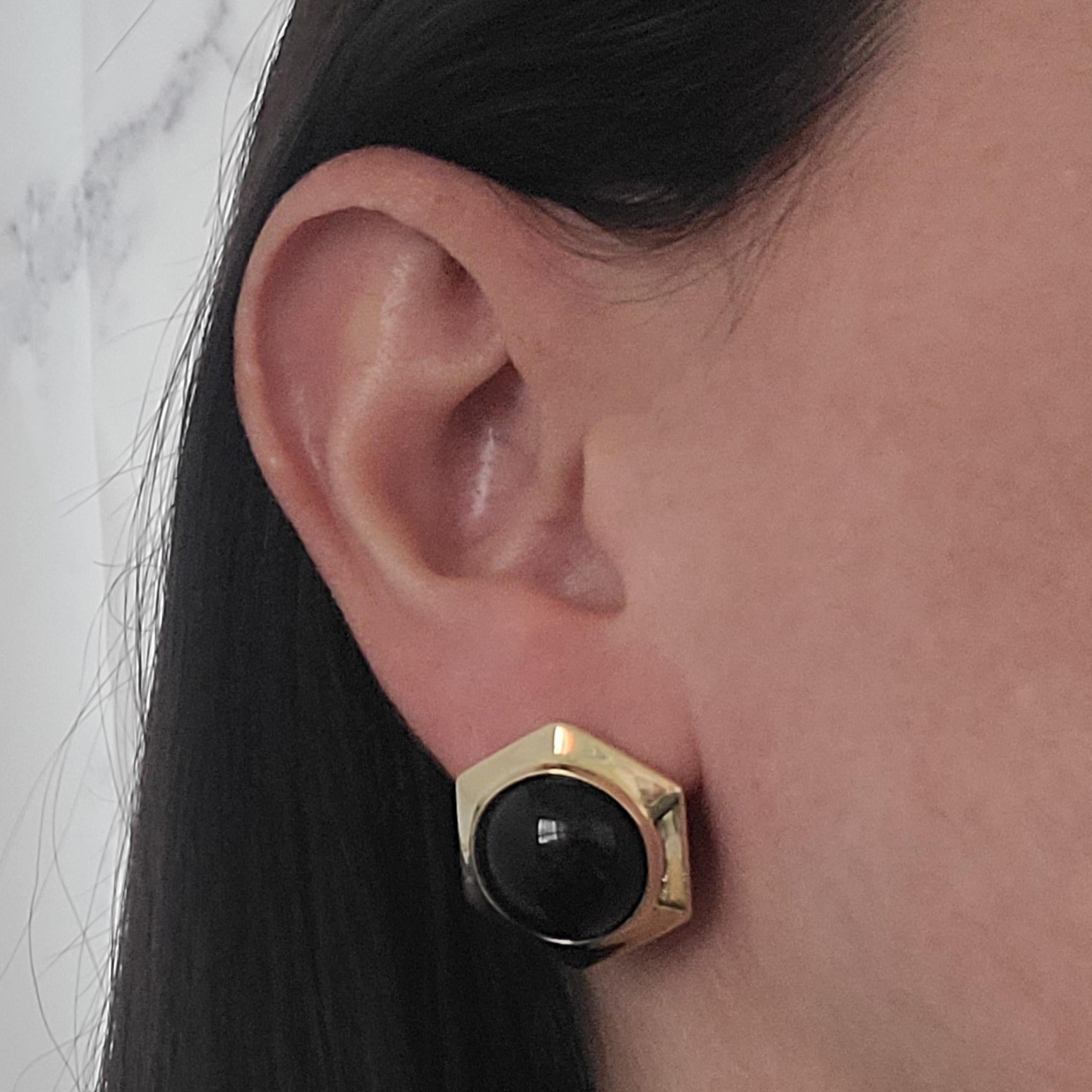 Yellow Gold Onyx Cabochon Earrings In Good Condition For Sale In Coral Gables, FL