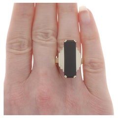 Yellow Gold Onyx Cocktail Solitaire Ring - 10k