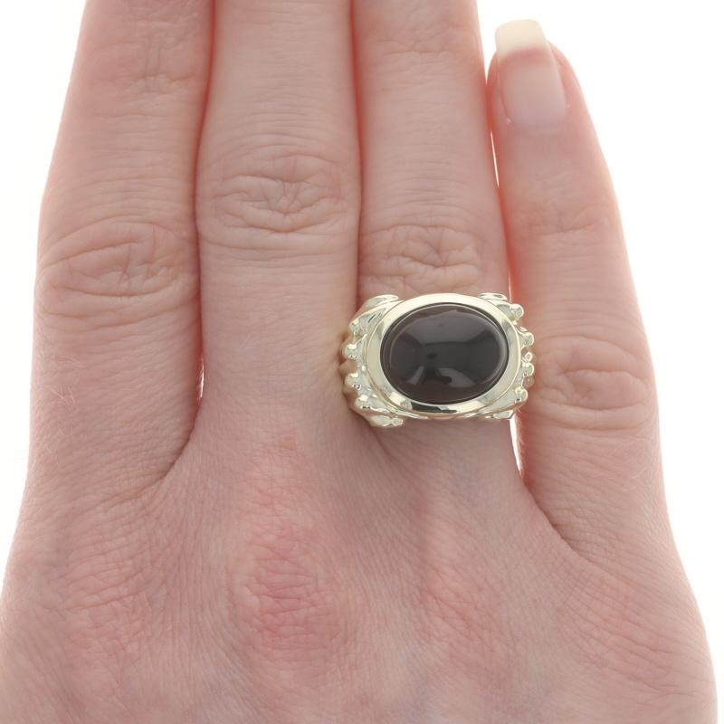 Oval Cut Yellow Gold Onyx Cocktail Solitaire Ring - 14k Cabochon Scroll Motif East-West For Sale