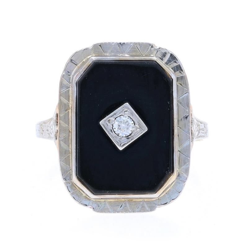 Talla: 6
Tasa de tallaje: 2 tallas más por 30 $ o 1 talla menos por 30 $.

Época: Art Déco

Contenido de metal: oro amarillo de 10 quilates y oro blanco de 10 quilates

Información sobre Stone

Ónice

Diamante natural
Quilate(s): .03ct
Talla:
