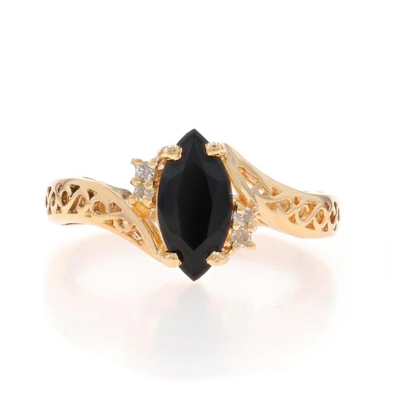 Größe: 6 1/4
Gebühr für Größenanpassung: 2 Größen hoch für $30 oder 1 Größe runter für $30

Metallgehalt: 14k Gelbgold

Informationen zu Stein

Natürlicher Onyx
Schliff: Marquise
Farbe: Schwarz

Natürliche Diamanten
Karat(e): .04ctw
Schnitt: