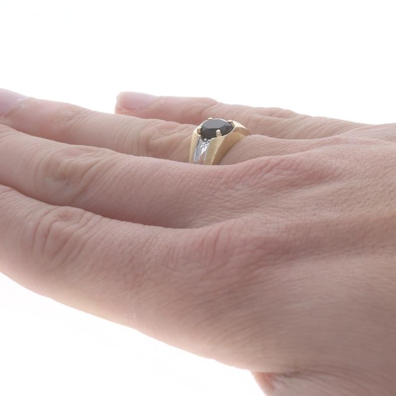 Herrenring aus Gelbgold mit Onyx und Diamant - 10k Oval, gebürstet 1