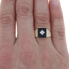 Yellow Gold Onyx & Diamond Men's Ring, 10k Round Brilliant Cut Ribbed Milgrain