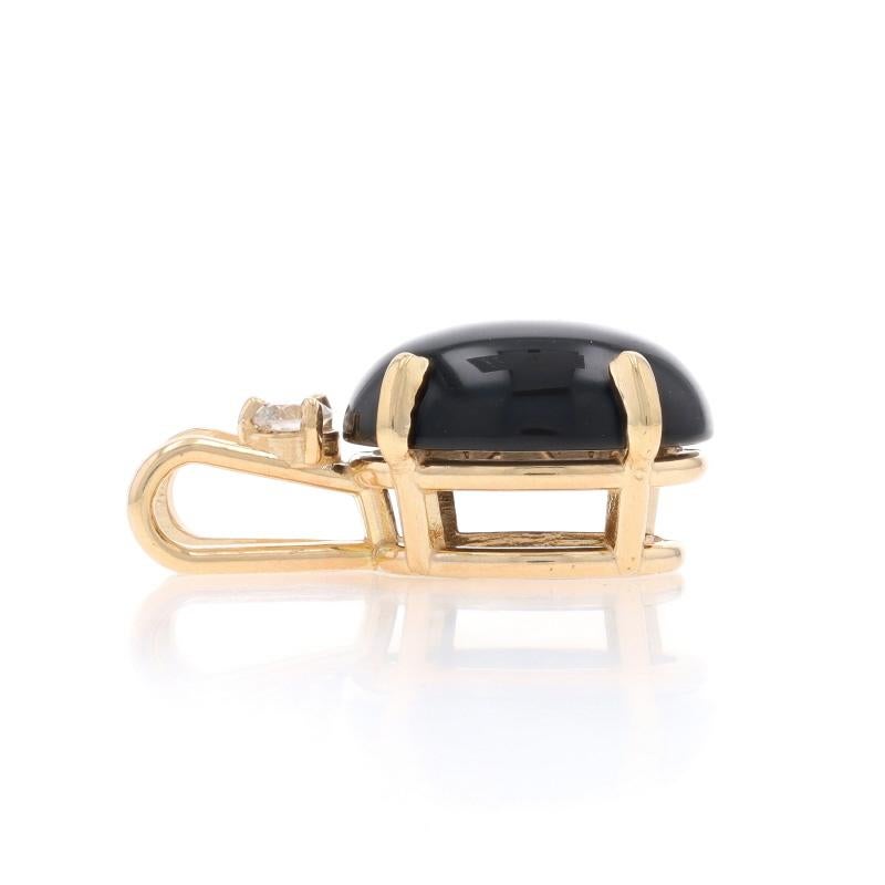 Yellow Gold Onyx Diamond Pendant - 14k Oval Cabochon .10ctw (Ovalschliff) im Angebot