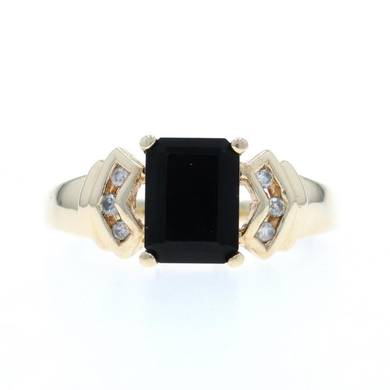Taglia: 7 1/2
Tassa sulle taglie: Aumento di 2 taglie per $35 o diminuzione di 1/2 taglia per $30

Contenuto del metallo: Oro giallo 10k

Informazioni su A. Stone

Onice naturale
Carati: 1,70ct
Taglio: Smeraldo

Diamanti naturali
Carati: