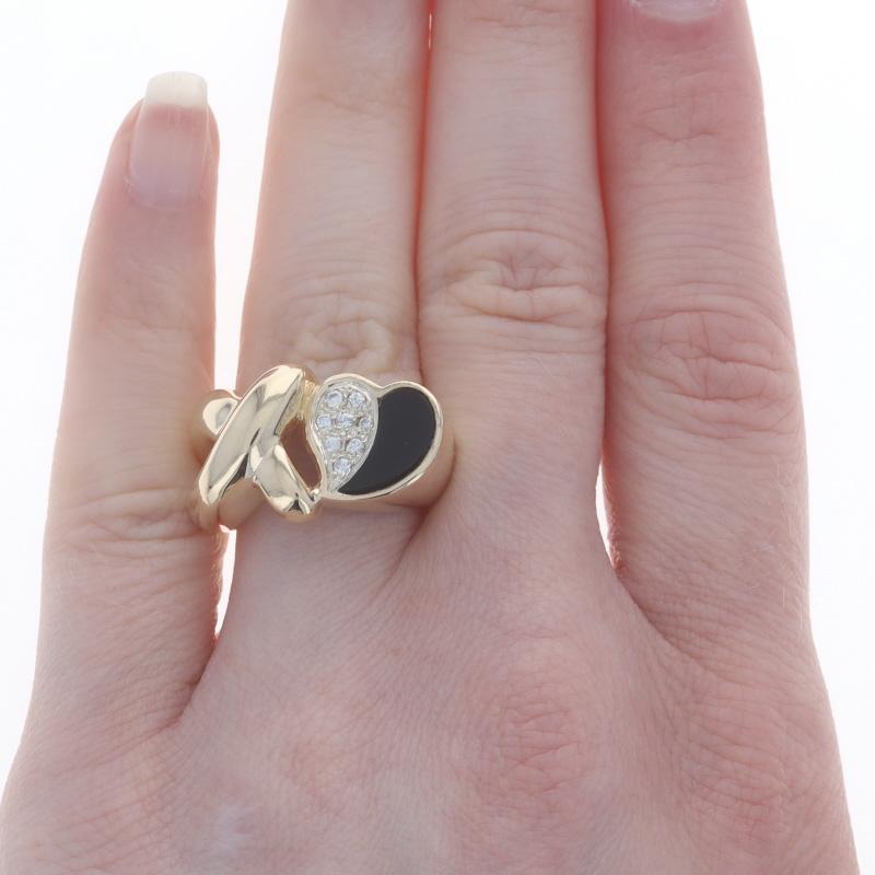 Round Cut Yellow Gold Onyx Diamond XO Heart Ring - 14k Inlay .14ctw Love Cluster For Sale