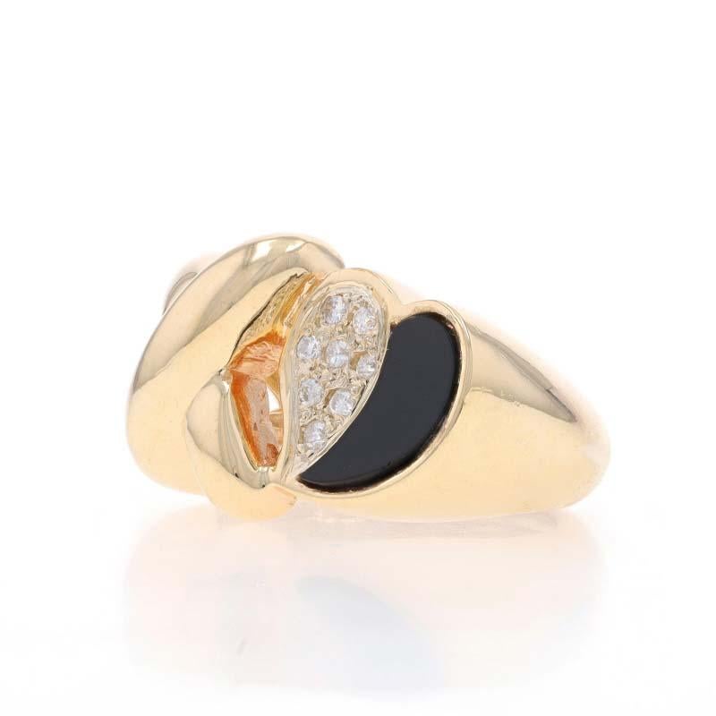 Yellow Gold Onyx Diamond XO Heart Ring - 14k Inlay .14ctw Love Cluster In Excellent Condition For Sale In Greensboro, NC