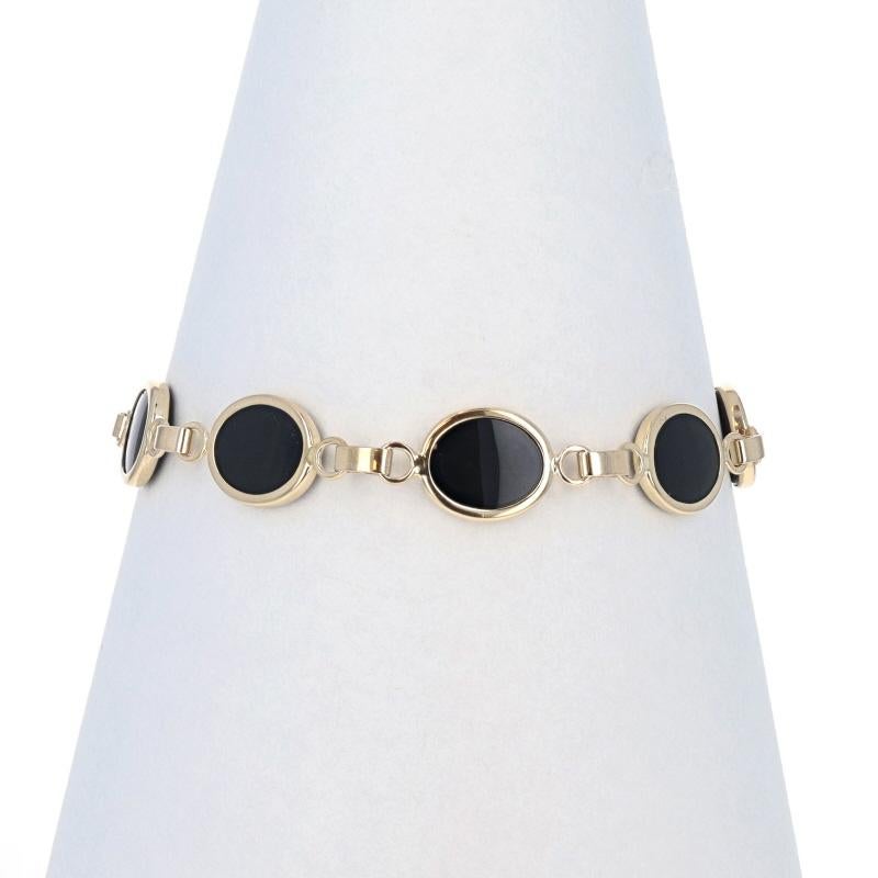 Contenu du métal : Or jaune 10k

Informations sur les pierres

Onyx naturel
Couleur : Noir

Style : Lien
Type de fermeture : Fermoir à anneau à ressort

Mesures

Longueur : 7 1/4
