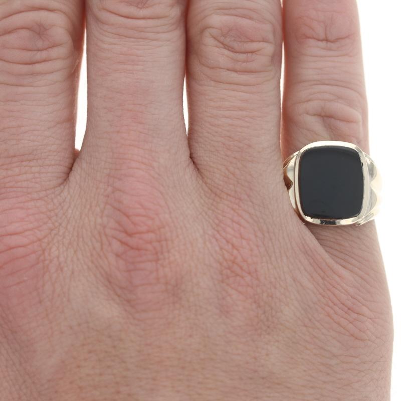 Size: 7 1/4
Sizing Fee: Up 2 sizes for $50

Metal Content: 10k Yellow Gold

Stone Information

Natural Onyx
Color: Black

Style: Solitaire

Measurements

Face Height (north to south): 23/32