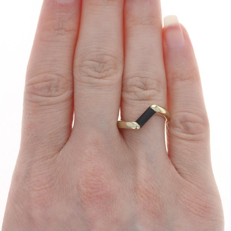 Size: 6 1/2

Metal Content: 14k Yellow Gold

Stone Information
Genuine Onyx
Cut: Black

Style: Solitaire, Bypass Band

Measurements
Face Height (north to south): 3/8
