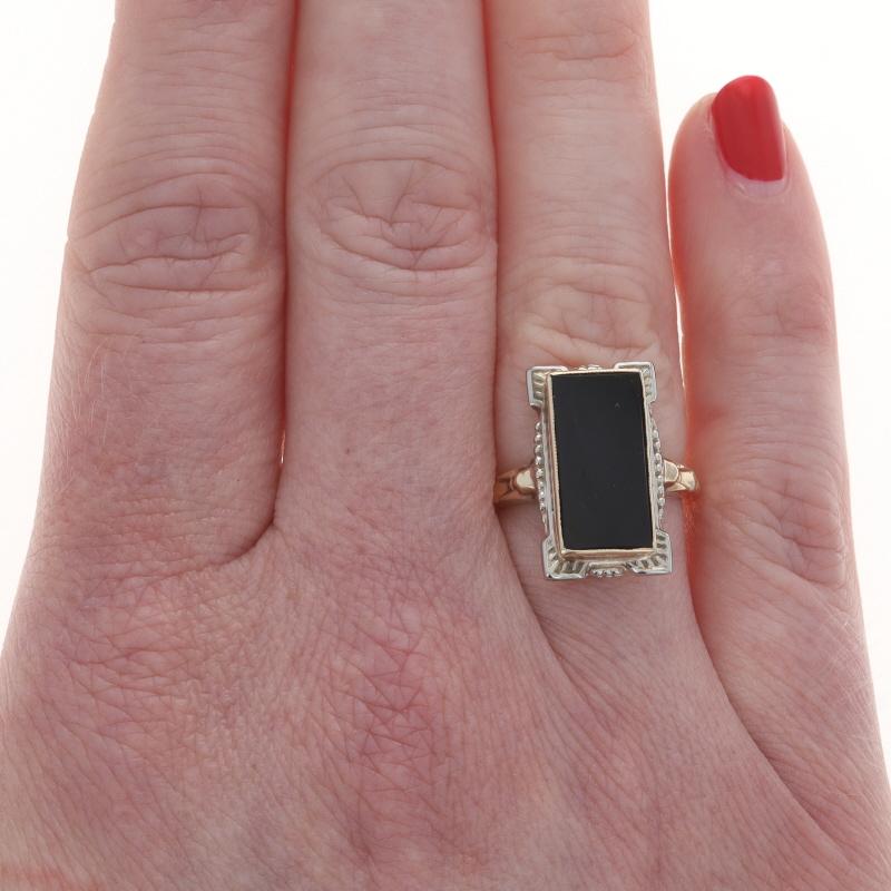 Taille carrée Bague Signet Vintage en Or Jaune Onyx 10k Milgrain en vente