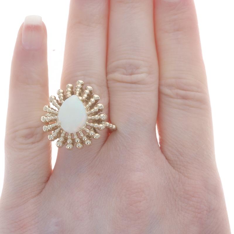 Oval Cut Yellow Gold Opal Cocktail Solitaire Ring - 14k Oval Cabochon 1.75ct For Sale
