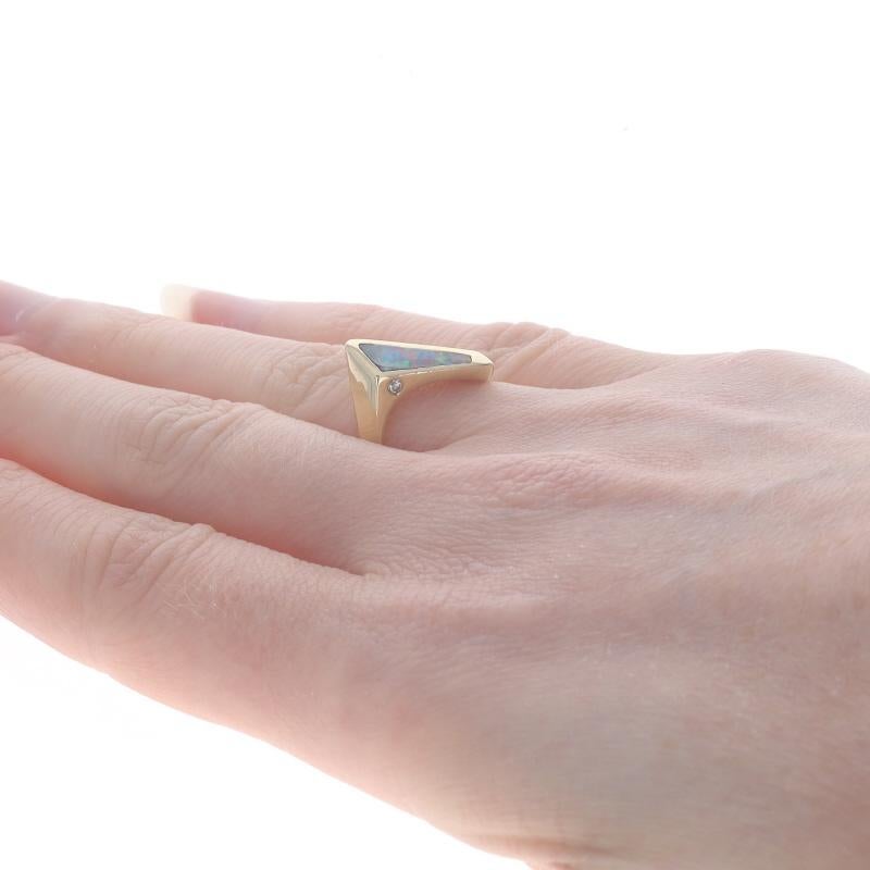 Bague bypass géométrique incrustée en or jaune avec opale et diamants, 14 carats Pour femmes en vente