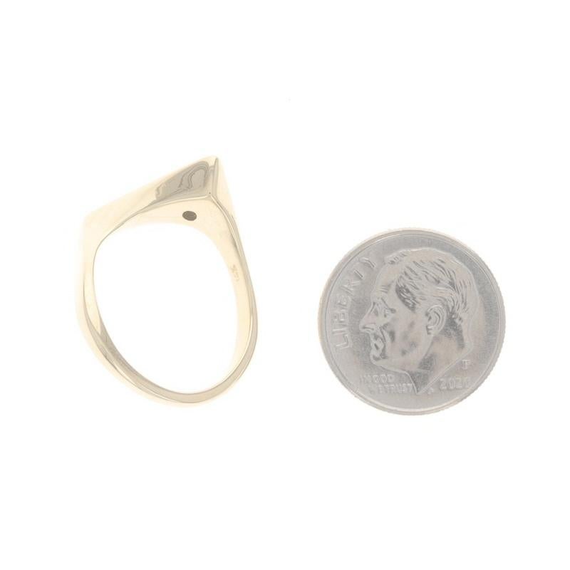 Bague bypass géométrique incrustée en or jaune avec opale et diamants, 14 carats en vente 1