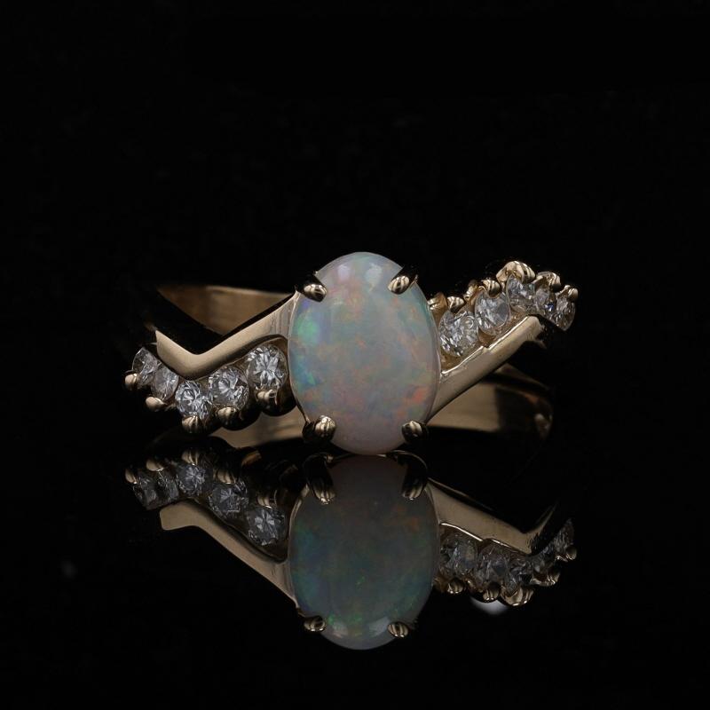 Taille : 7 1/4
Frais de taille : Up&Up 2 tailles pour $35 ou Down 1 taille pour $35

Contenu du métal : Or jaune 14k

Informations sur les pierres

Opale naturelle
Carat(s) : 1.10ct
Coupe : Cabochon ovale
Note sur la pierre :
