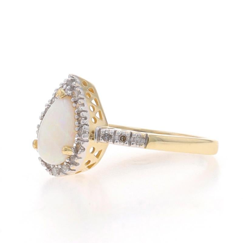 Gelbgold Opal-Diamant-Halo-Ring - 14k Birnen-Cabochon .78ctw im Zustand „Hervorragend“ im Angebot in Greensboro, NC