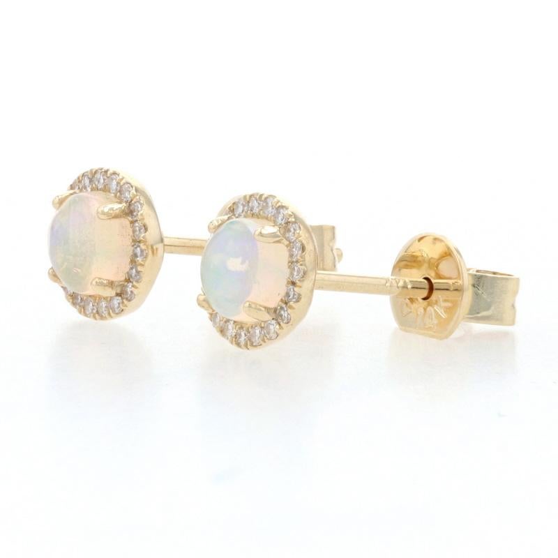 Taglio rotondo Orecchini a lobo in oro giallo con opale e diamanti -14k Cabochon rotondo da 0,48 ct. in vendita