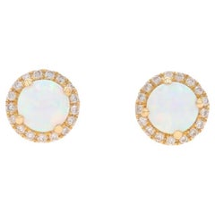 Pendientes de oro amarillo con ópalo y halo de diamantes - 14k Cabujón redondo .85ctw Perforados