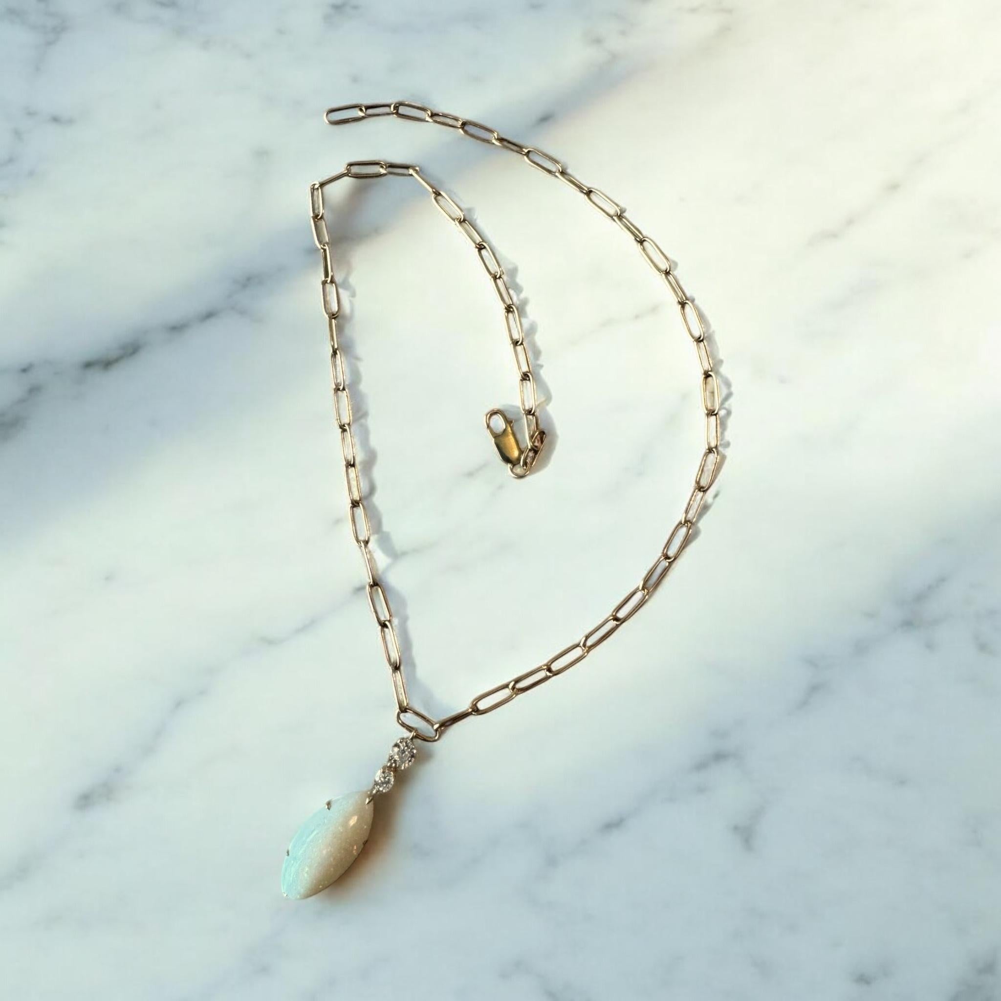 Collier chaîne Paperclip en or jaune, opale et diamants en vente 4