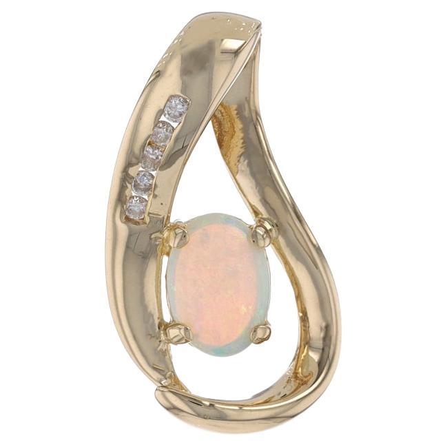 Gelbgold Opal & Diamant-Anhänger - 14k Oval Cabochon .60ctw