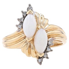 Ring aus Gelbgold mit Opal und Diamant - 10k Marquise Cabochon .86ctw Zweistein gerippt