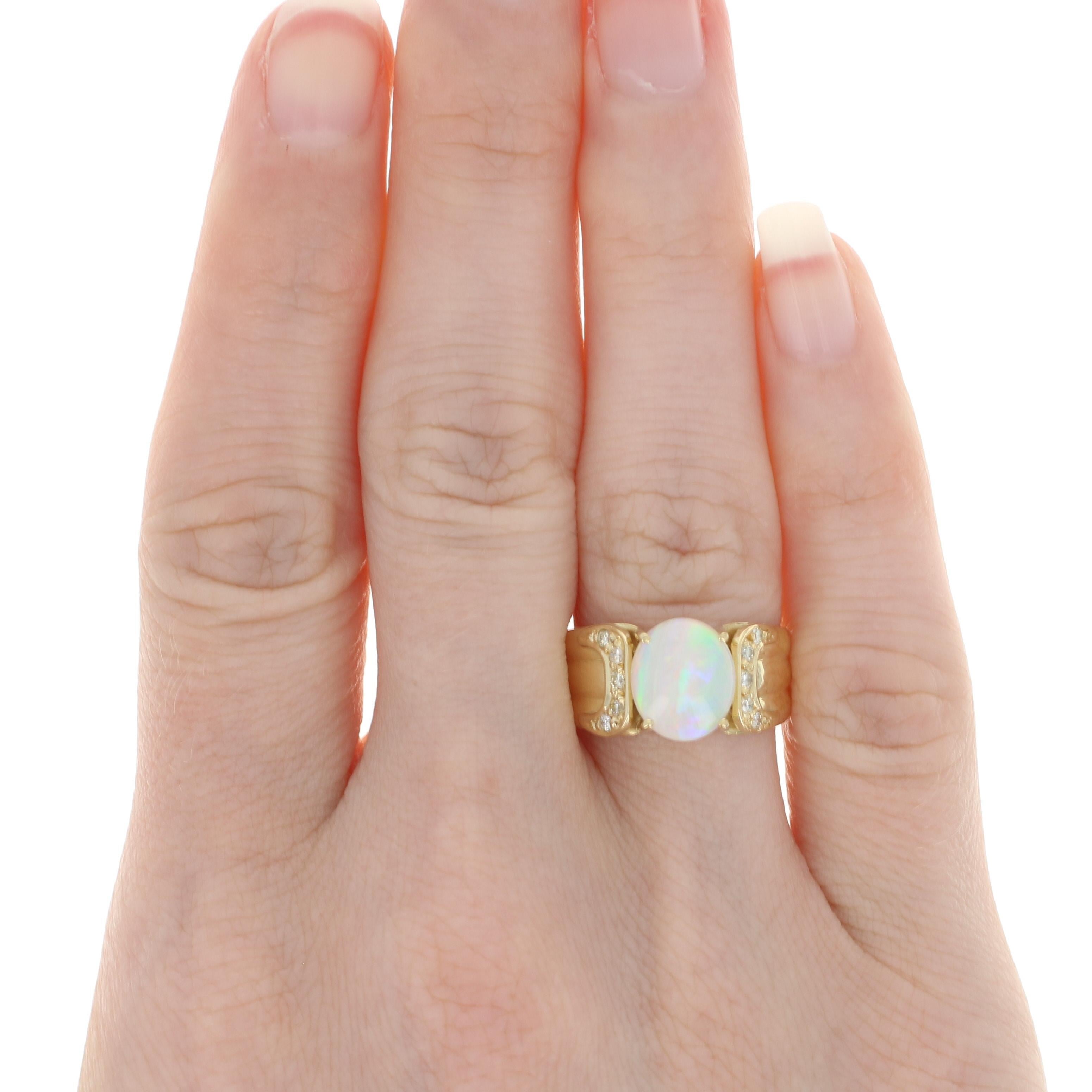 Yellow Gold Opal and Diamond Ring, 18 Karat Oval Cabochon Cut 1.75 Carat Ribbed In Excellent Condition For Sale In Greensboro, NC