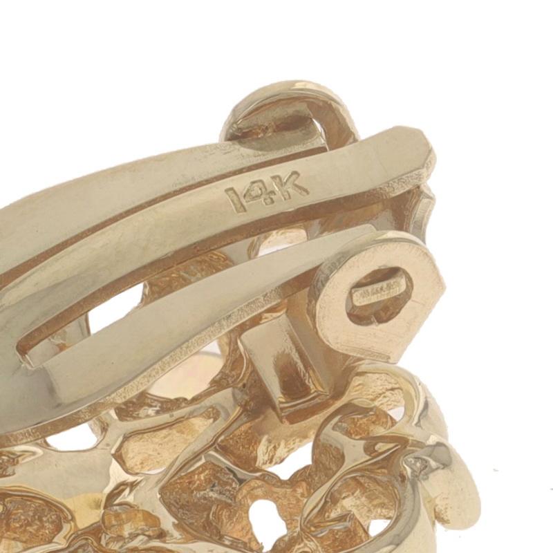Pendientes grandes de oro amarillo con ópalo 14k Cabujón .25ctw Flores de pergamino con clip en Excelente estado para la venta en Greensboro, NC
