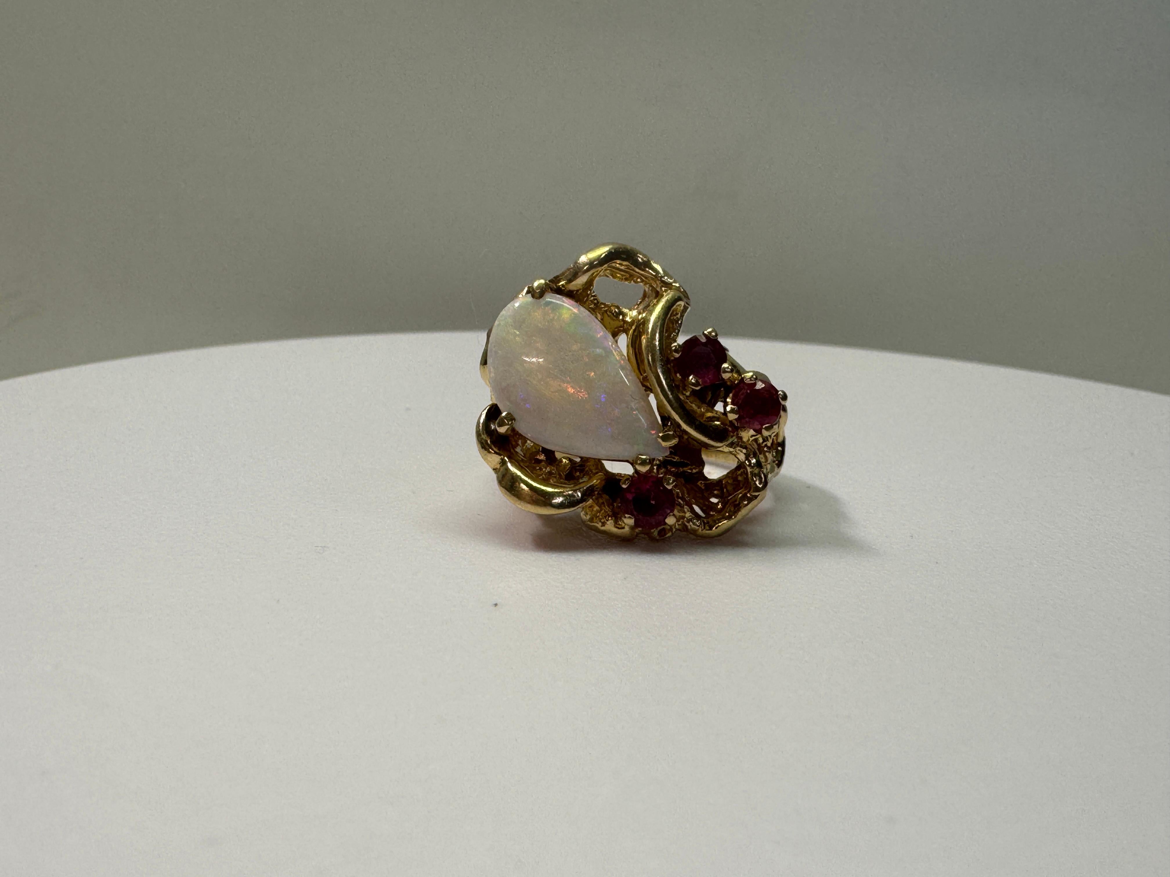 Bague en or jaune opale rubis en vente 2