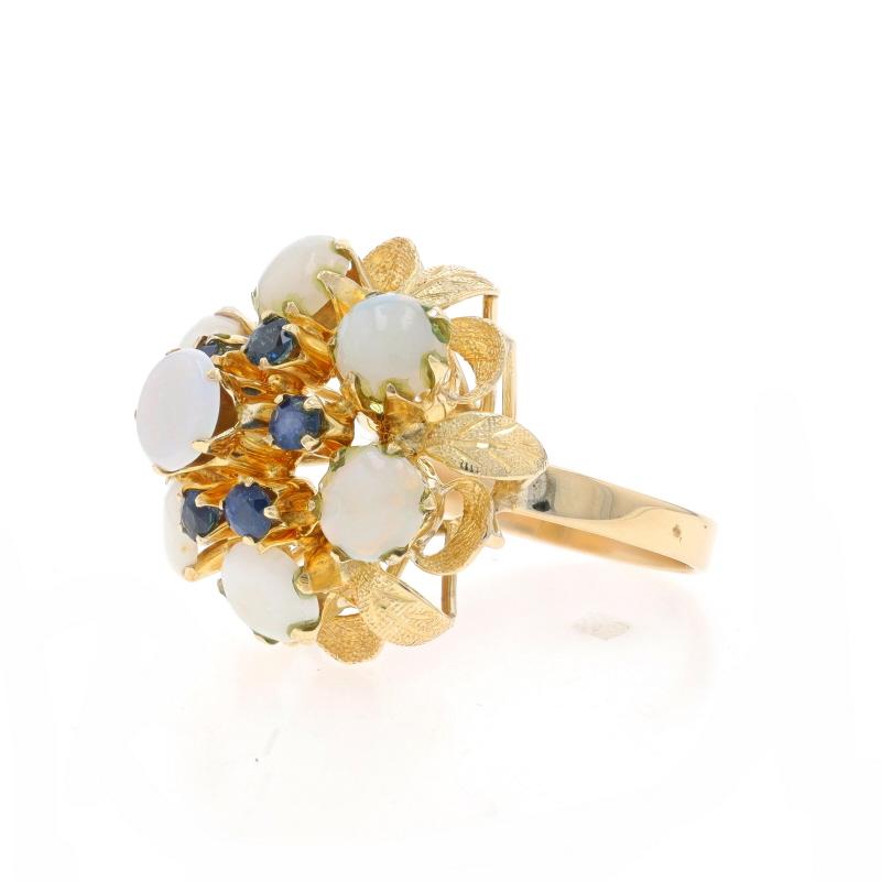 Gelbgold Opal Saphir Cluster Cocktail-Ring 8k Runder Cabochon 3,01 ctw Blume im Zustand „Gut“ in Greensboro, NC