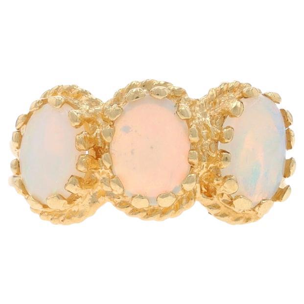 Anillo de oro amarillo con tres piedras de ópalo - 14k Cabujón ovalado .96ctw